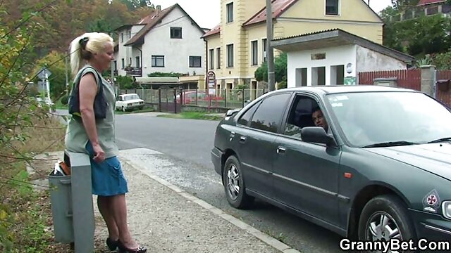 Vidéo Une MILF amateur allemande suce et monte avec film vierge porno un creampie