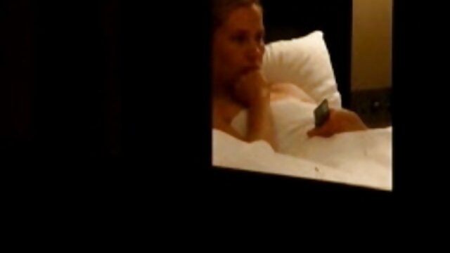 Des amis film porno vierge adolescents se font baiser lors de leur road trip