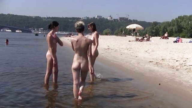Vidéo Modèle porn femme vierge glam doigte sa fente humide