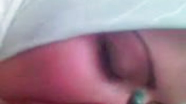 Vidéo Kendra Lust film porno de vierge se fait baiser par une grosse bite noire